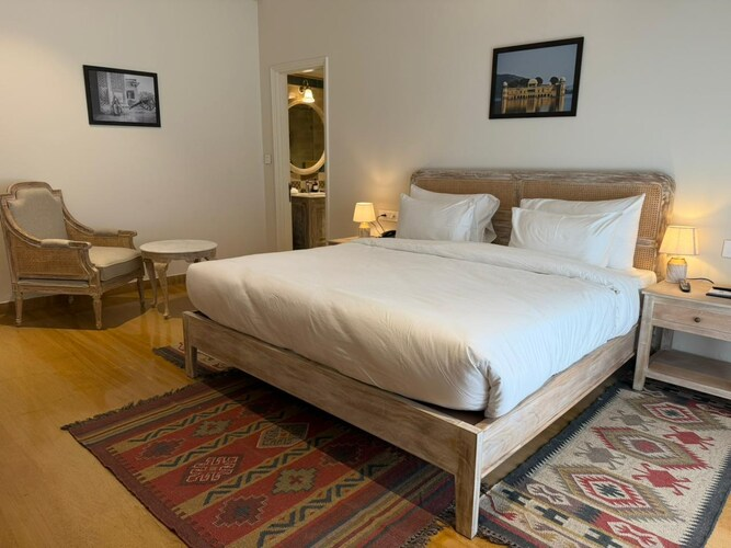 Boutique Room