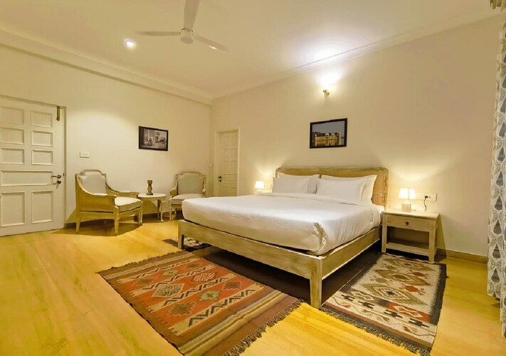 Boutique Room