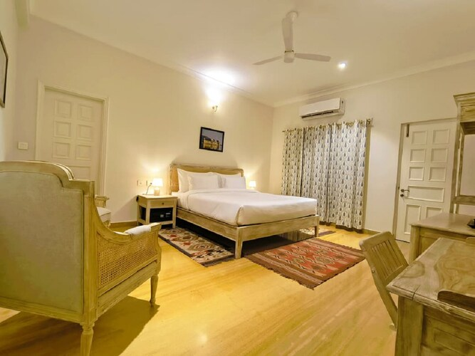Boutique Room